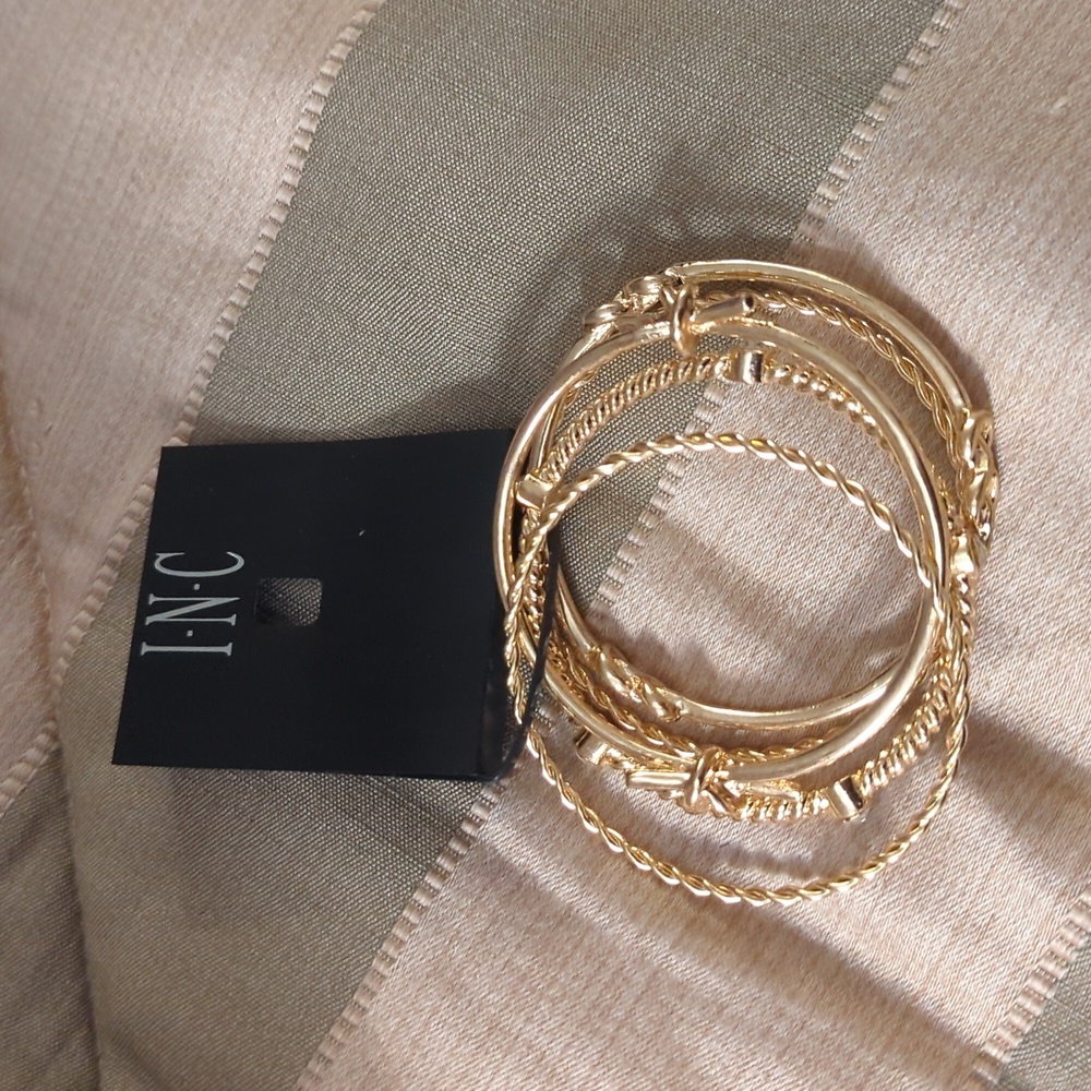 GLD KNT BNGL ST Brace as stated on there tag